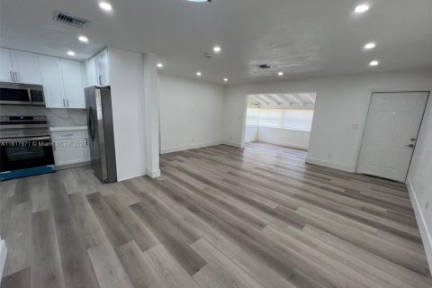 Casa en venta en Hollywood, Florida, 3 dormitorios, 118.73 m2 № 1774602 - foto 4
