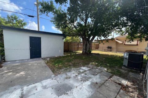 Casa en venta en Hollywood, Florida, 3 dormitorios, 118.73 m2 № 1774602 - foto 24
