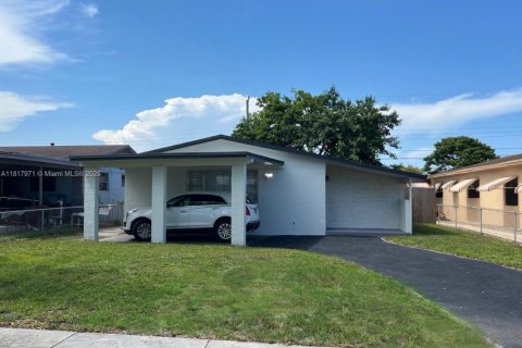 Casa en venta en Hollywood, Florida, 3 dormitorios, 118.73 m2 № 1774602 - foto 1