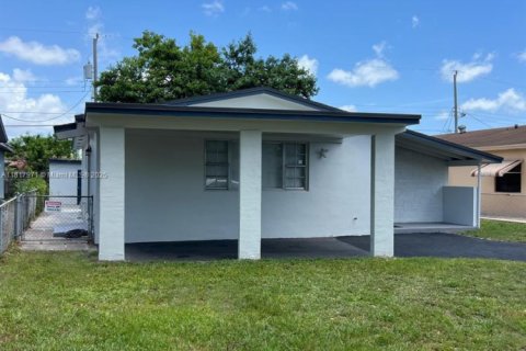 Casa en venta en Hollywood, Florida, 3 dormitorios, 118.73 m2 № 1774602 - foto 3