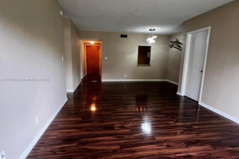 Copropriété à louer à Hallandale Beach, Floride: 2 chambres, 109.62 m2 № 1714591 - photo 11