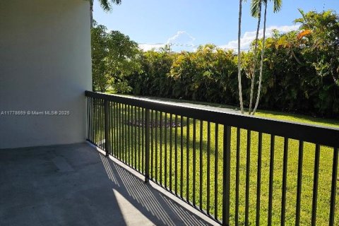 Copropriété à louer à Hallandale Beach, Floride: 2 chambres, 109.62 m2 № 1714591 - photo 23