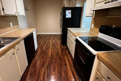 Copropriété à louer à Hallandale Beach, Floride: 2 chambres, 109.62 m2 № 1714591 - photo 9