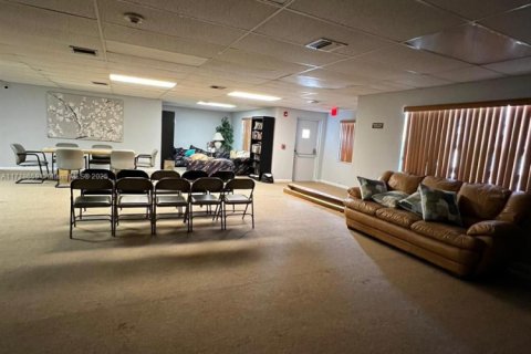 Copropriété à louer à Hallandale Beach, Floride: 2 chambres, 109.62 m2 № 1714591 - photo 17