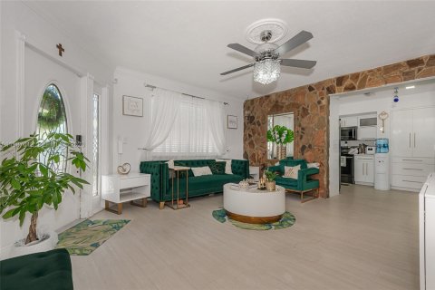Casa en venta en Hollywood, Florida, 4 dormitorios, 164.99 m2 № 2049771 - foto 3