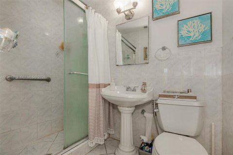 Casa en venta en Hollywood, Florida, 4 dormitorios, 164.99 m2 № 2049771 - foto 10