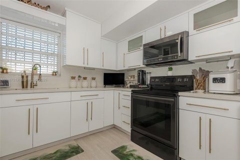 Casa en venta en Hollywood, Florida, 4 dormitorios, 164.99 m2 № 2049771 - foto 12