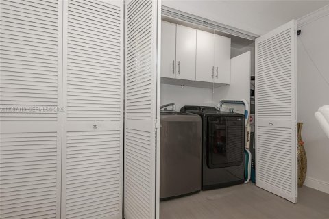 Casa en venta en Hollywood, Florida, 4 dormitorios, 164.99 m2 № 2049771 - foto 24