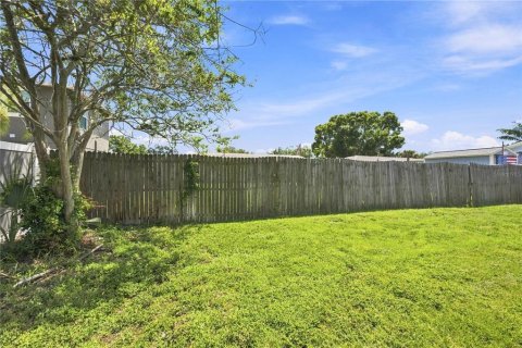 House in Saint Petersburg, Florida 3 bedrooms, 111.48 sq.m. № 2304754 - photo 28