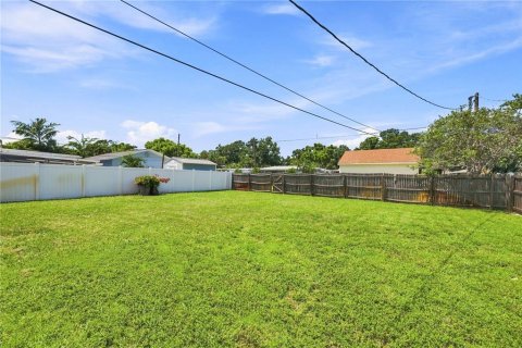 House in Saint Petersburg, Florida 3 bedrooms, 111.48 sq.m. № 2304754 - photo 30