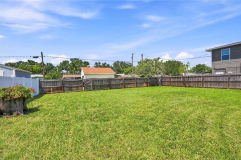 House in Saint Petersburg, Florida 3 bedrooms, 111.48 sq.m. № 2304754 - photo 29