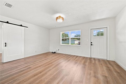 House in Saint Petersburg, Florida 3 bedrooms, 111.48 sq.m. № 2304754 - photo 12