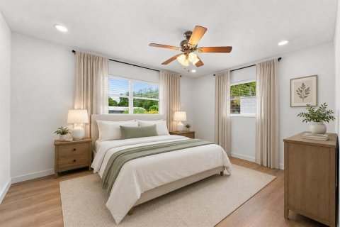 House in Saint Petersburg, Florida 3 bedrooms, 111.48 sq.m. № 2304754 - photo 17