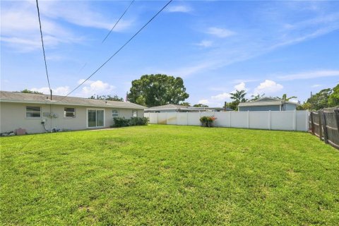 House in Saint Petersburg, Florida 3 bedrooms, 111.48 sq.m. № 2304754 - photo 27