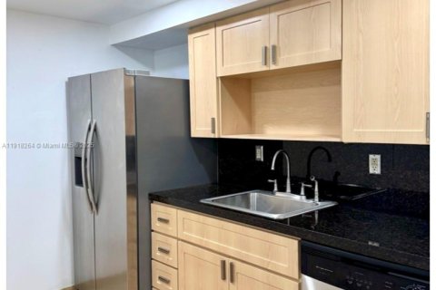 Снять в аренду квартиру в Бей-Харбор-Айлендс, Флорида 1 спальня, 83.89м2, № 1973908 - фото 6