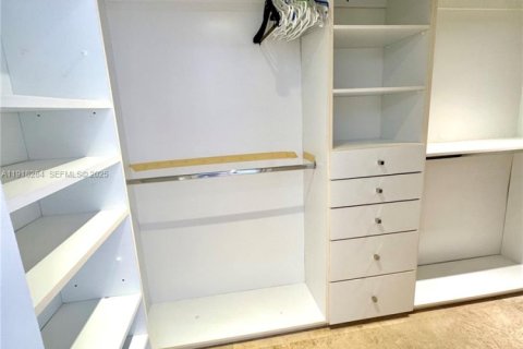 Снять в аренду квартиру в Бей-Харбор-Айлендс, Флорида 1 спальня, 83.89м2, № 1973908 - фото 16