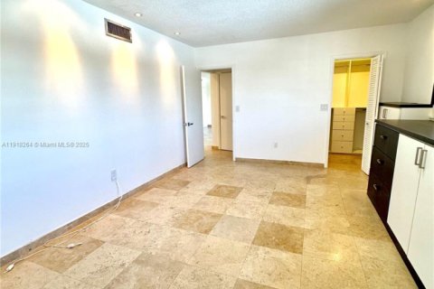 Снять в аренду квартиру в Бей-Харбор-Айлендс, Флорида 1 спальня, 83.89м2, № 1973908 - фото 10