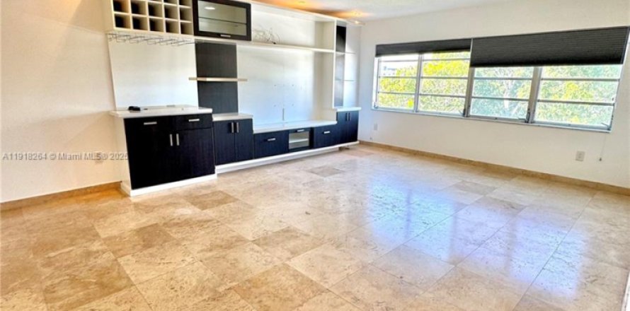 Квартира в Бей-Харбор-Айлендс, Флорида 1 спальня, 83.89м2 № 1973908