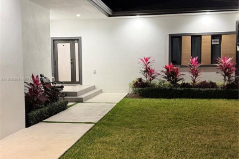 Villa ou maison à Miami, Floride 3 chambres № 2025551