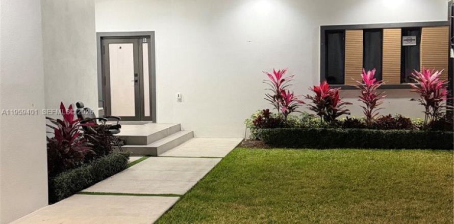 Villa ou maison à Miami, Floride 3 chambres № 2025551