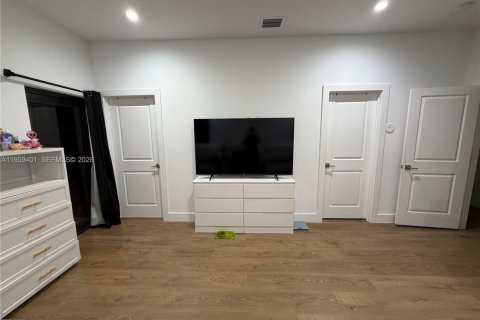 Villa ou maison à louer à Miami, Floride: 3 chambres № 2025551 - photo 13