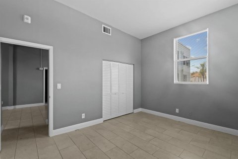 Immobilier commercial à vendre à West Palm Beach, Floride № 2253268 - photo 11