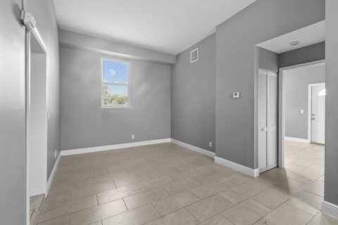 Immobilier commercial à vendre à West Palm Beach, Floride № 2253268 - photo 13