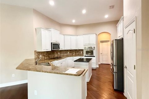 House in Tampa, Florida 4 bedrooms, 345.41 sq.m. № 2237100 - photo 13