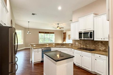 House in Tampa, Florida 4 bedrooms, 345.41 sq.m. № 2237100 - photo 14
