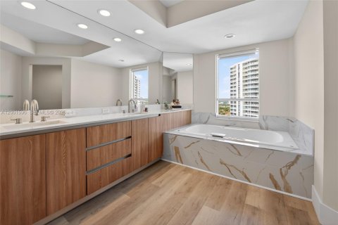 Condo in Aventura, Florida, 3 bedrooms № 2065808 - photo 23