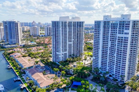 Condo in Aventura, Florida, 3 bedrooms № 2065808 - photo 5