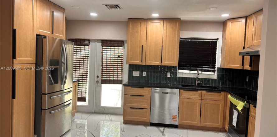 House in Palm Beach Gardens, Florida 3 bedrooms, 99.22 sq.m. № 2074971