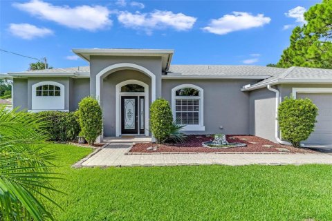 House in Palm Coast, Florida 4 bedrooms, 174.47 sq.m. № 1903426 - photo 1