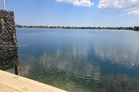 Touwnhouse à vendre à Miami, Floride: 3 chambres, 123.47 m2 № 2058127 - photo 28