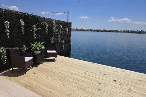 Touwnhouse à vendre à Miami, Floride: 3 chambres, 123.47 m2 № 2058127 - photo 30