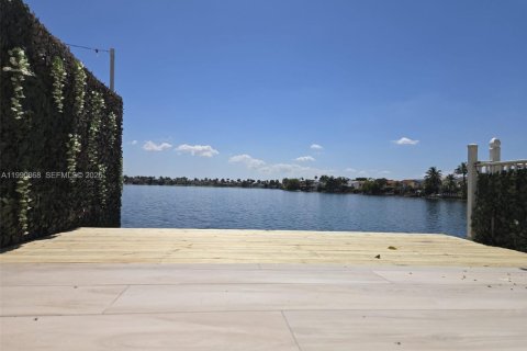 Touwnhouse à vendre à Miami, Floride: 3 chambres, 123.47 m2 № 2058127 - photo 25