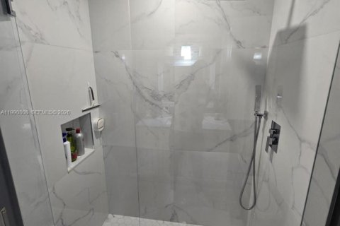 Touwnhouse à vendre à Miami, Floride: 3 chambres, 123.47 m2 № 2058127 - photo 18