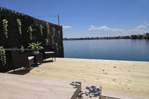 Touwnhouse à vendre à Miami, Floride: 3 chambres, 123.47 m2 № 2058127 - photo 29