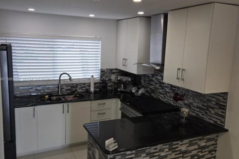 Touwnhouse à vendre à Miami, Floride: 3 chambres, 123.47 m2 № 2058127 - photo 5