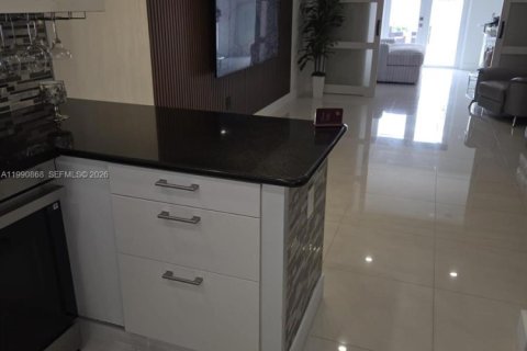 Touwnhouse à vendre à Miami, Floride: 3 chambres, 123.47 m2 № 2058127 - photo 8