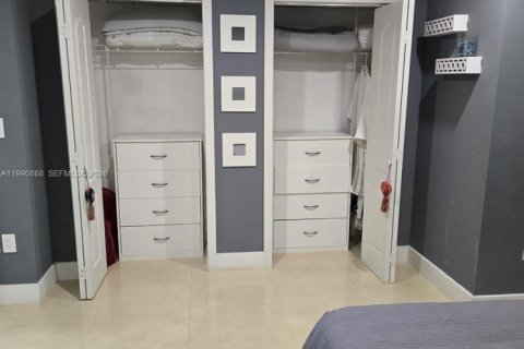 Touwnhouse à vendre à Miami, Floride: 3 chambres, 123.47 m2 № 2058127 - photo 15