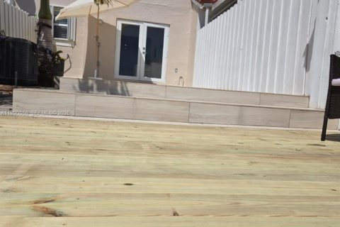 Touwnhouse à vendre à Miami, Floride: 3 chambres, 123.47 m2 № 2058127 - photo 24