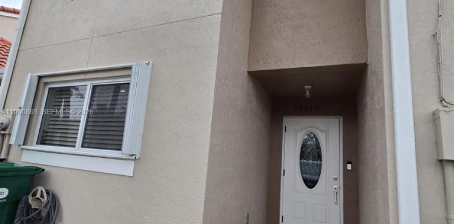 Touwnhouse à Miami, Floride 3 chambres, 123.47 m2 № 2058127