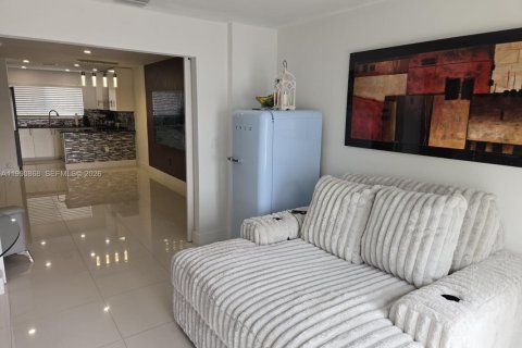 Touwnhouse à vendre à Miami, Floride: 3 chambres, 123.47 m2 № 2058127 - photo 9