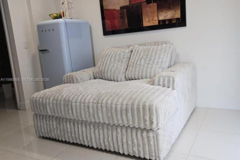 Touwnhouse à vendre à Miami, Floride: 3 chambres, 123.47 m2 № 2058127 - photo 11