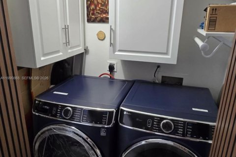 Touwnhouse à vendre à Miami, Floride: 3 chambres, 123.47 m2 № 2058127 - photo 26