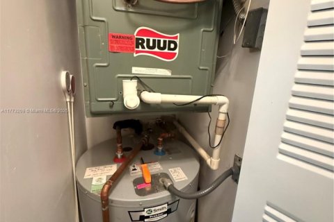 Condo in Greenacres, Florida, 2 bedrooms  № 1978135 - photo 9