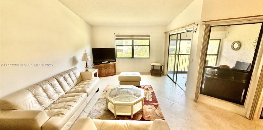 Condo in Greenacres, Florida, 2 bedrooms  № 1978135