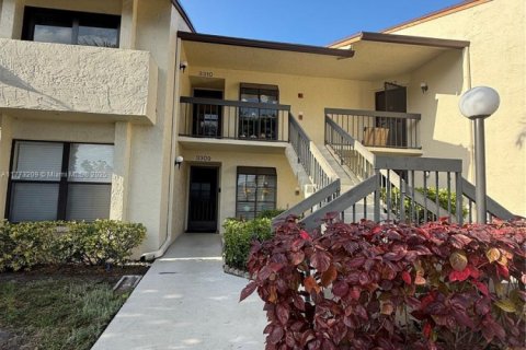 Condo in Greenacres, Florida, 2 bedrooms  № 1978135 - photo 18