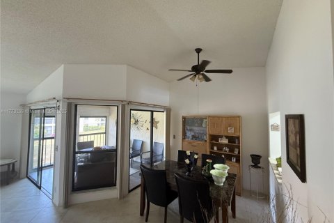Condo in Greenacres, Florida, 2 bedrooms  № 1978135 - photo 2